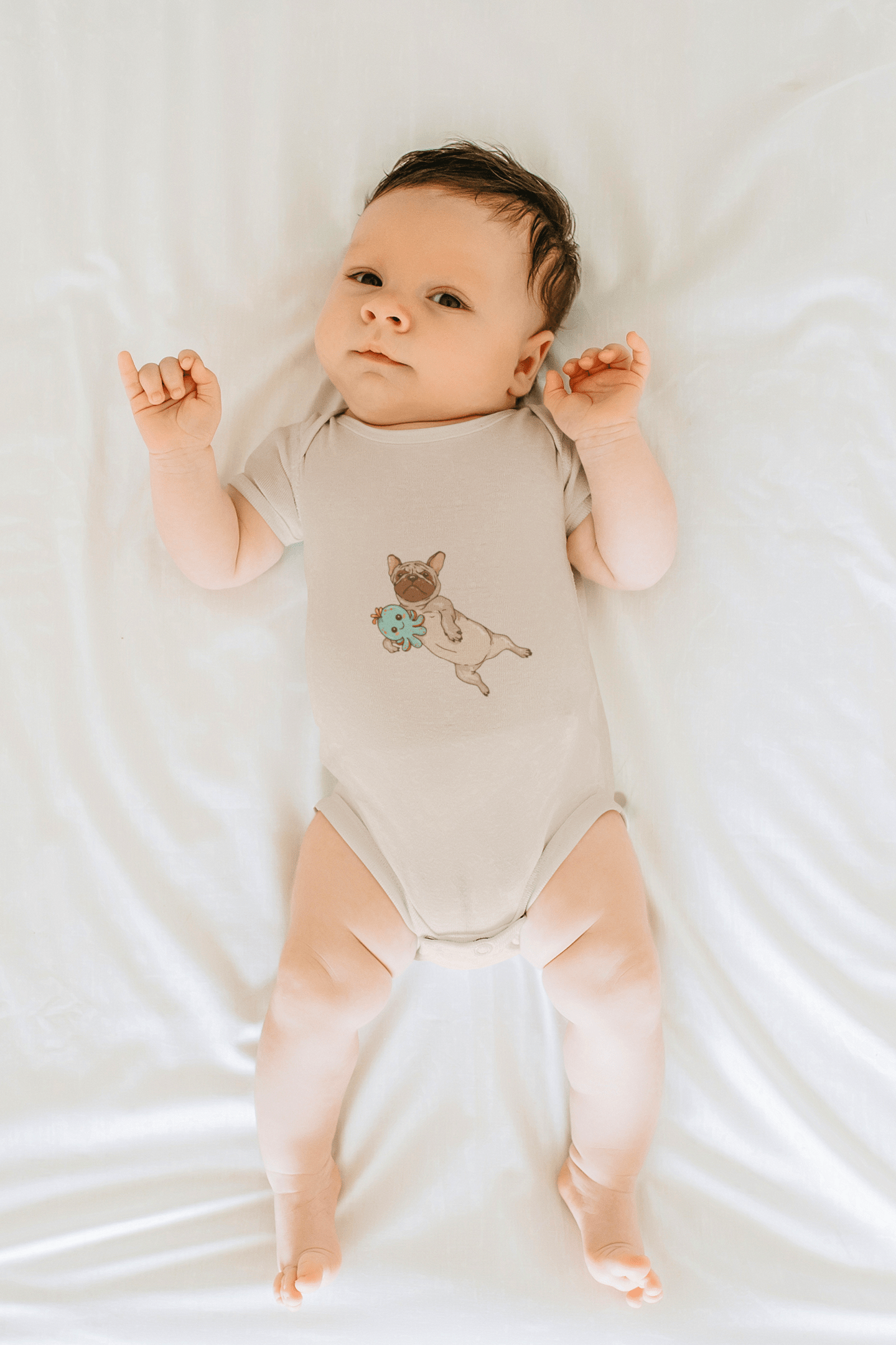 Süße Bio - Freude: Entdecke unseren Bio Baumwoll Baby Body mit bezauberndem Frenchie Comic Design! - bullogh#