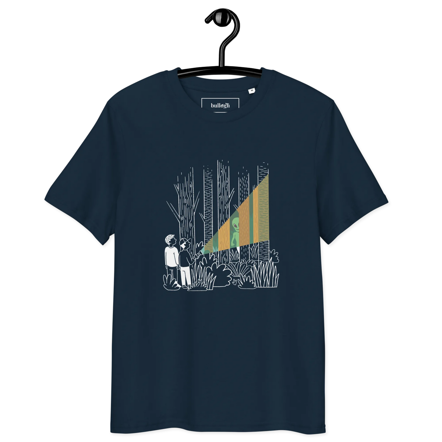 Alien im Wald – T-Shirt aus Bio Baumwolle