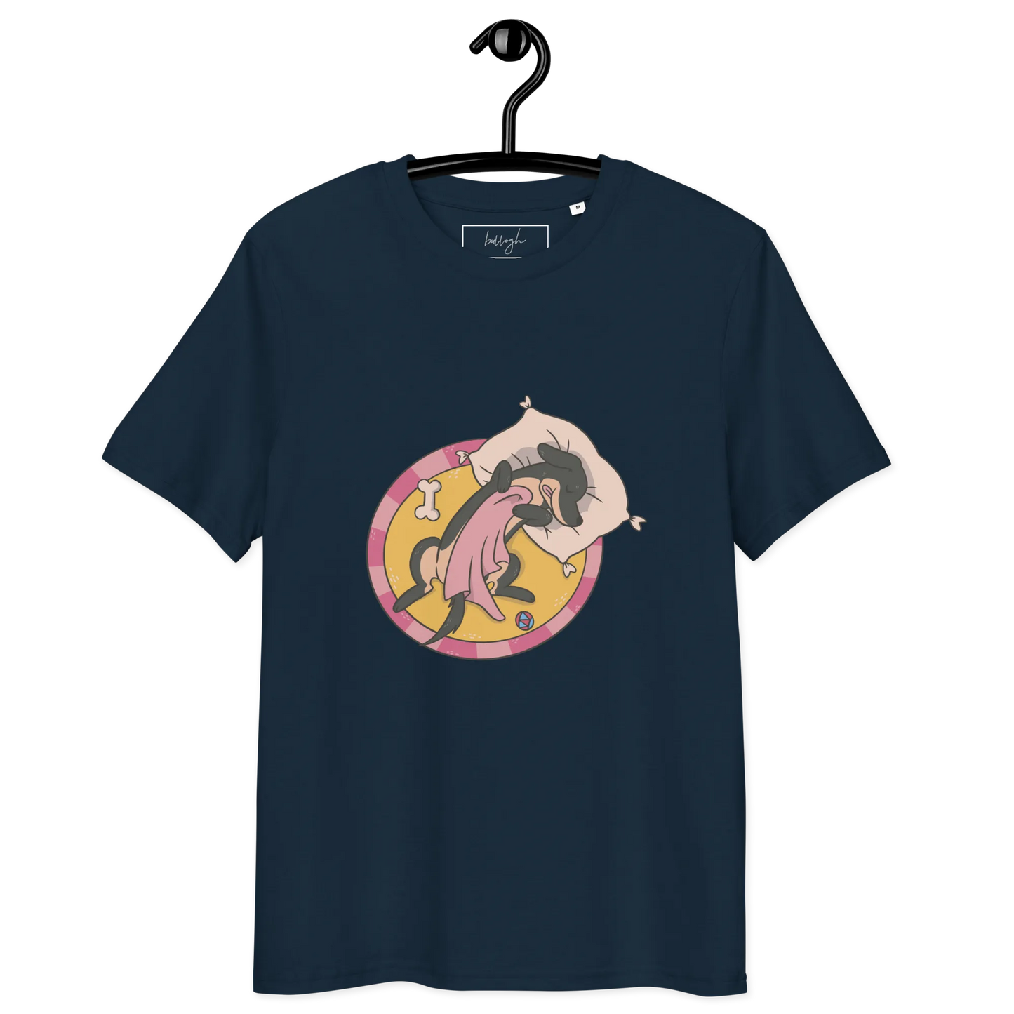 Hund im Körbchen – Bio-Schlafshirt für Hundeliebhaber